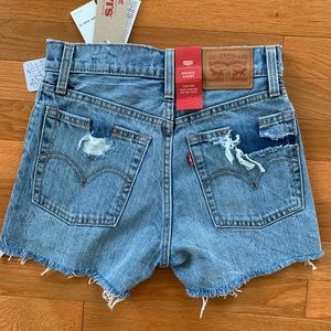 Brand new Women‘a Levi’s Wedgie Short (size 24)